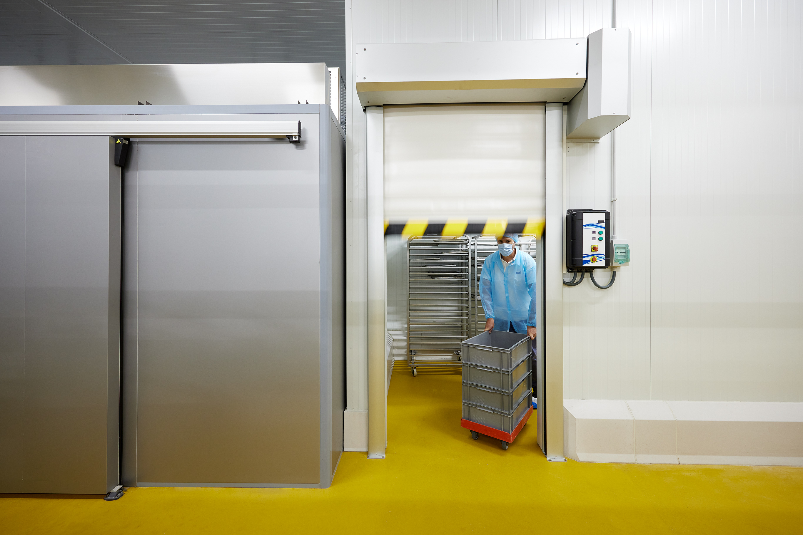 Manusa indsutrial doors