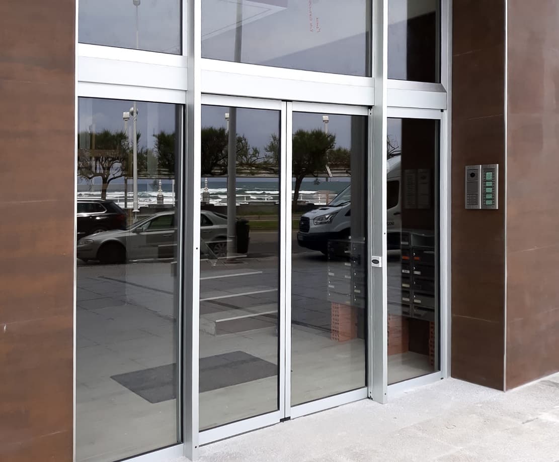 Las mejores puertas automáticas para portales, gran ayuda en las zonas residenciales