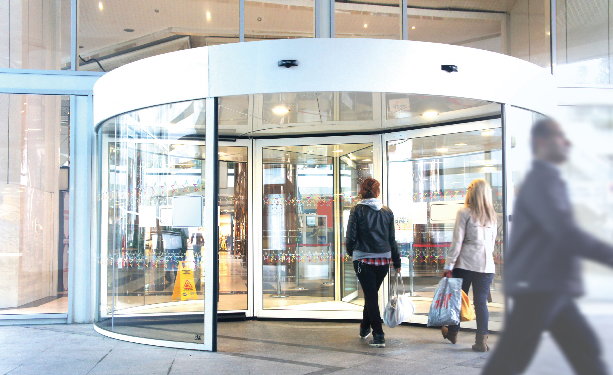 Puertas automáticas para comercios u oficinas, conoce las mejores opciones