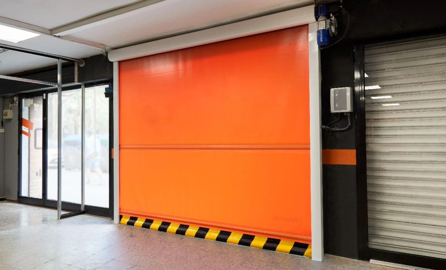 Las mejores puertas rápidas para el sector logístico