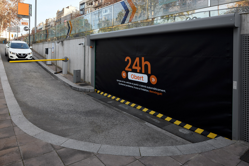 Ventajas de la puerta rápida para aparcamientos en hoteles y hospitales