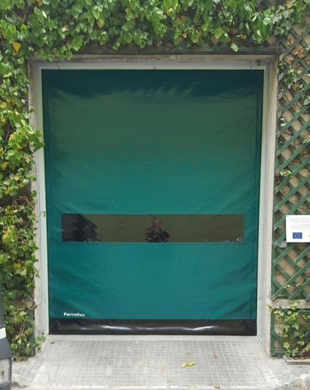 Sostenibilidad en el uso de puertas rápidas industriales