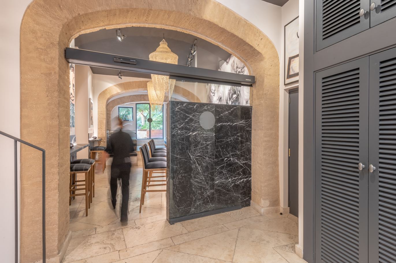 Los 3 mejores modelos de puertas automáticas para hoteles
