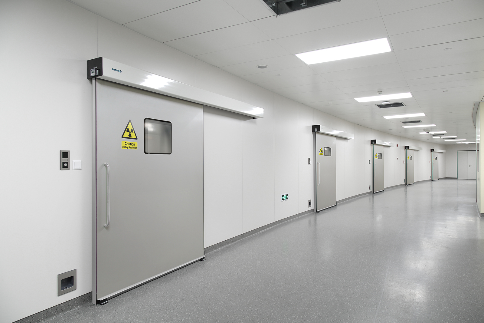 Seguridad integral en hospitales con la nueva puerta hermética cortafuego EI emplomada