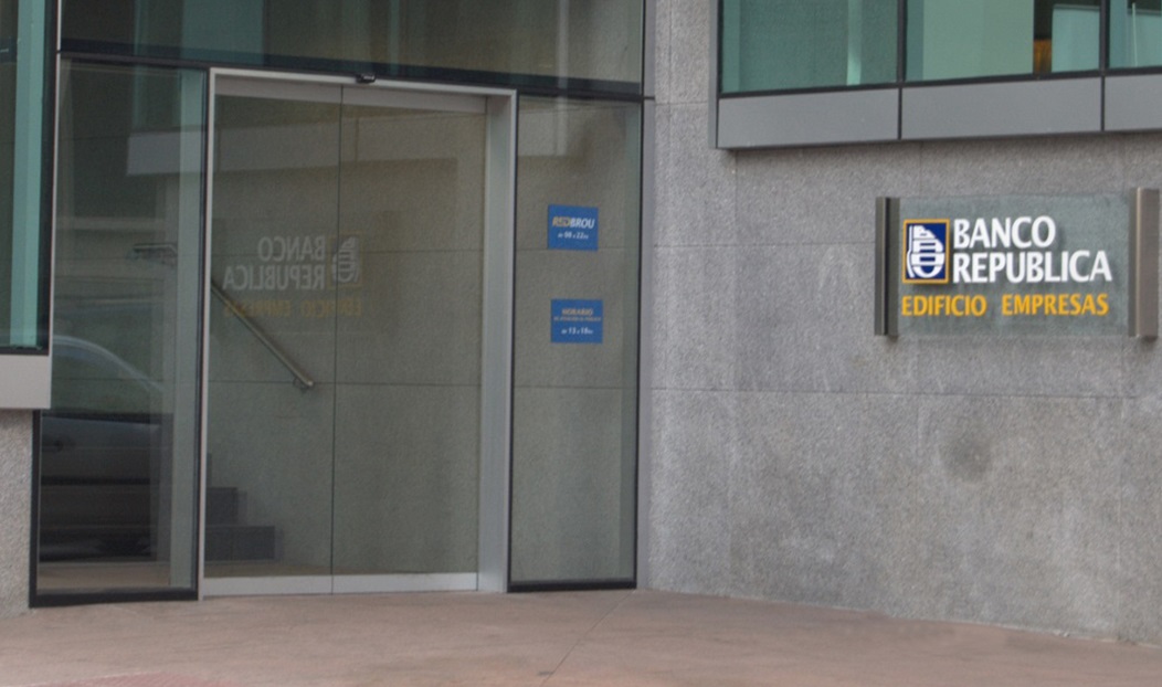 Los mejores controles de acceso automático en oficinas bancarias  