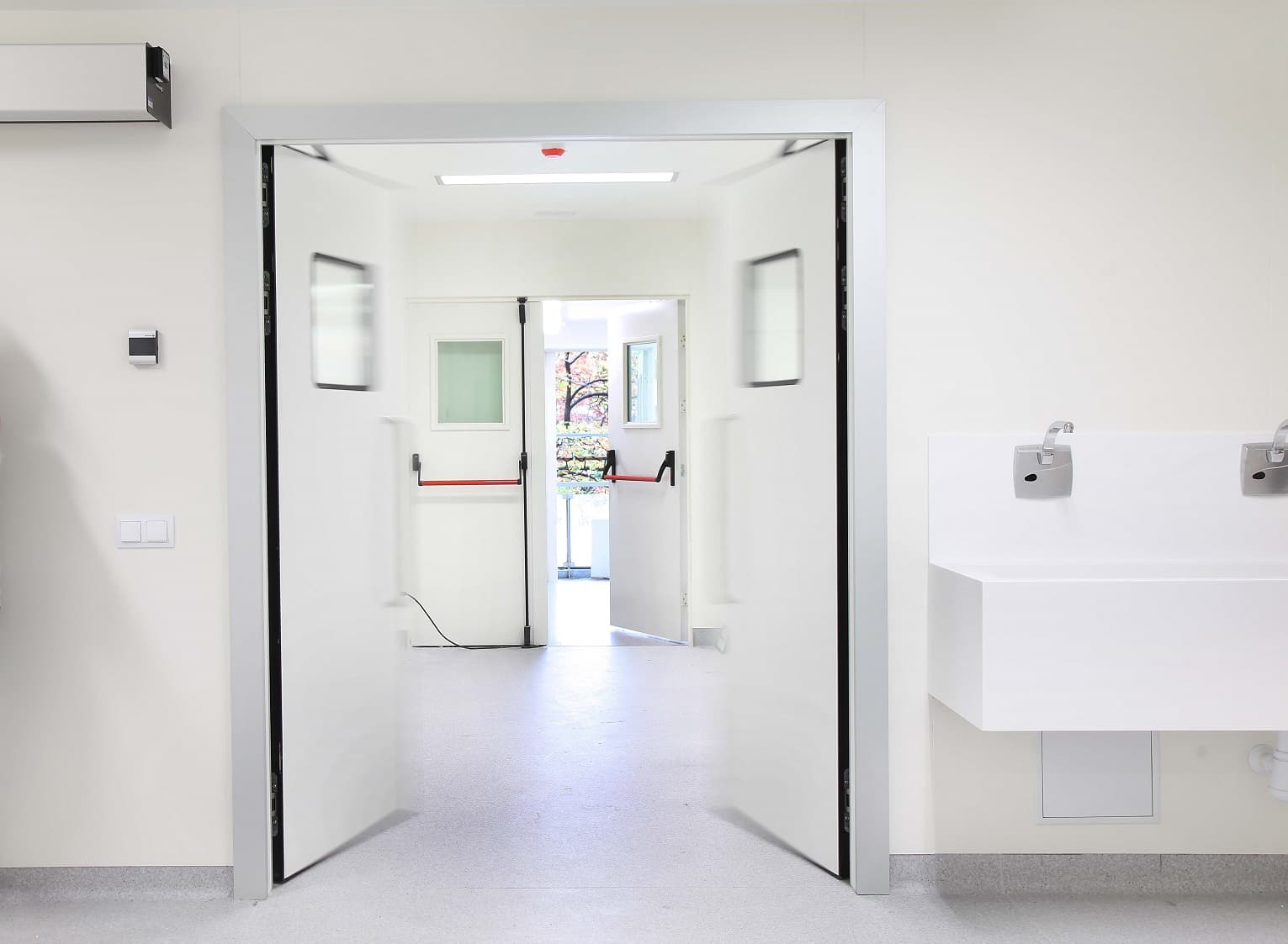 ¿Cuáles son las mejores puertas automáticas batientes?