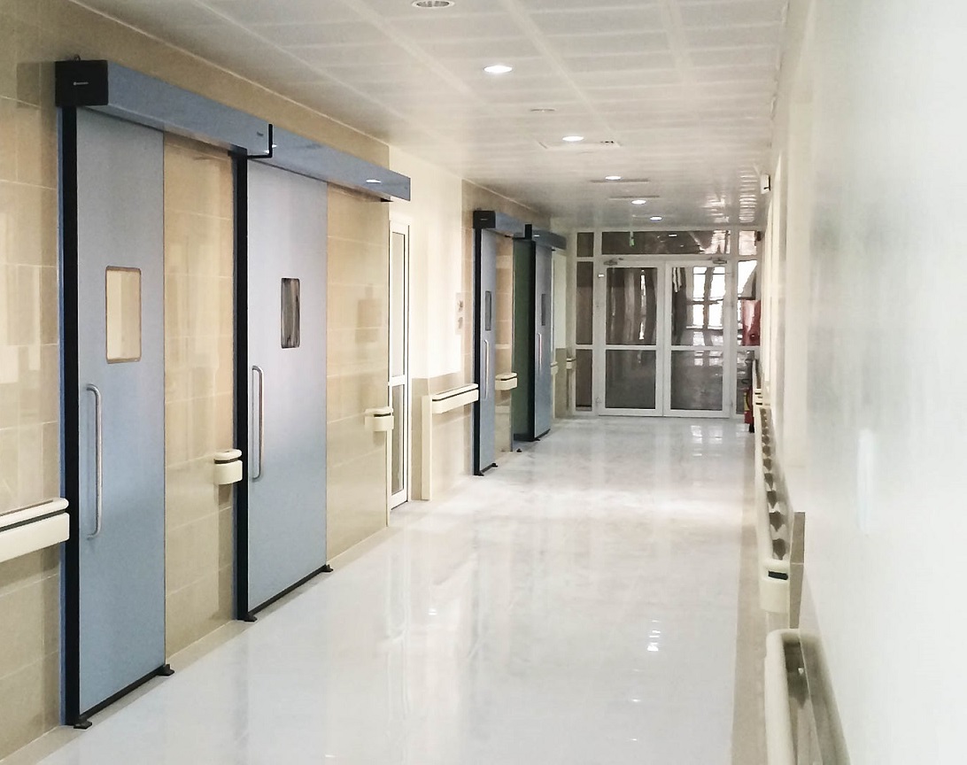 Las ventajas de las puertas automáticas de cierre hermético para quirófanos