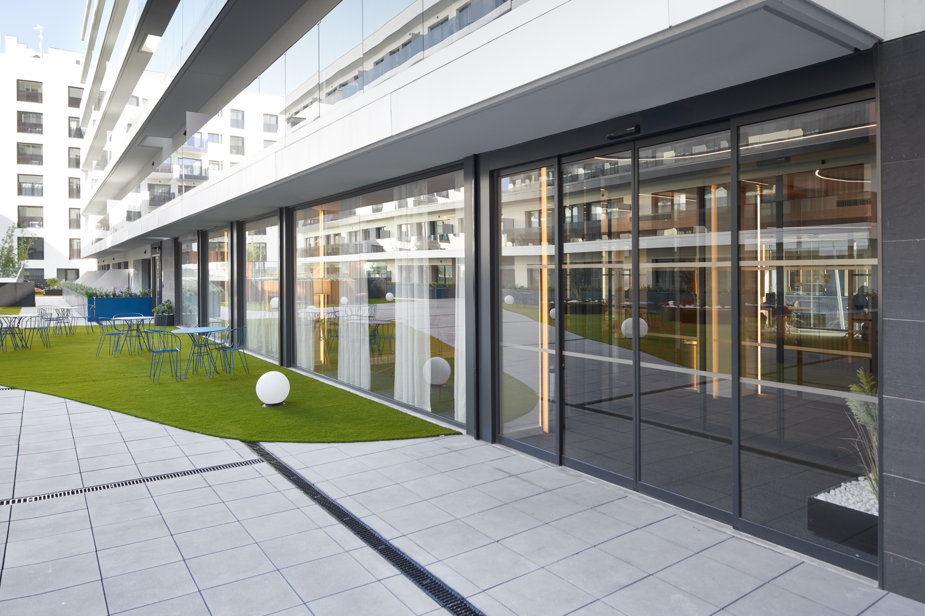 Puertas automáticas: Un elemento relevante para las certificaciones LEED y BREEAM