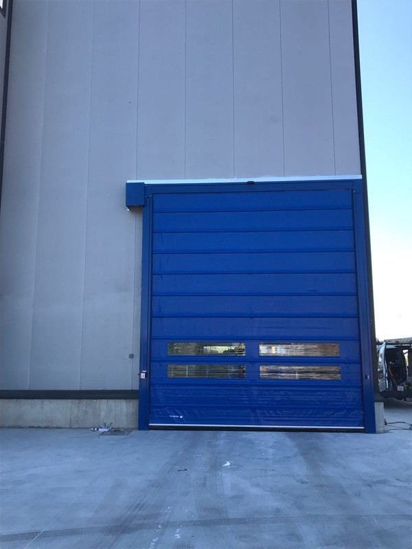 Guía completa de puertas rápidas de lona para naves industriales