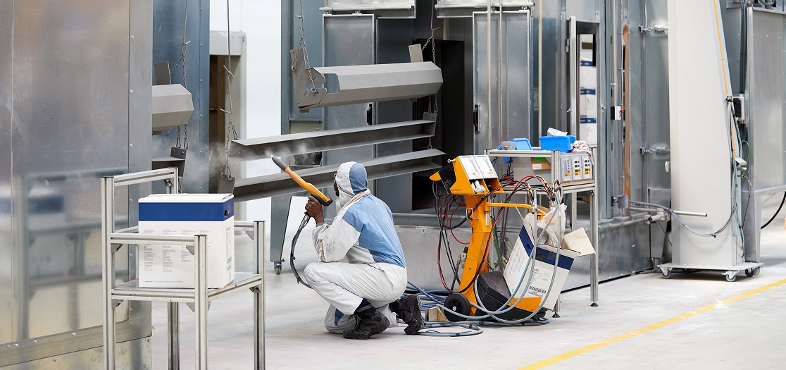 La línea de pintura de la fábrica de Manusa: innovación y calidad para puertas industriales