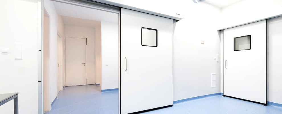 Las puertas automáticas herméticas contribuyen al diseño de entornos seguros en salas de ambiente controlado