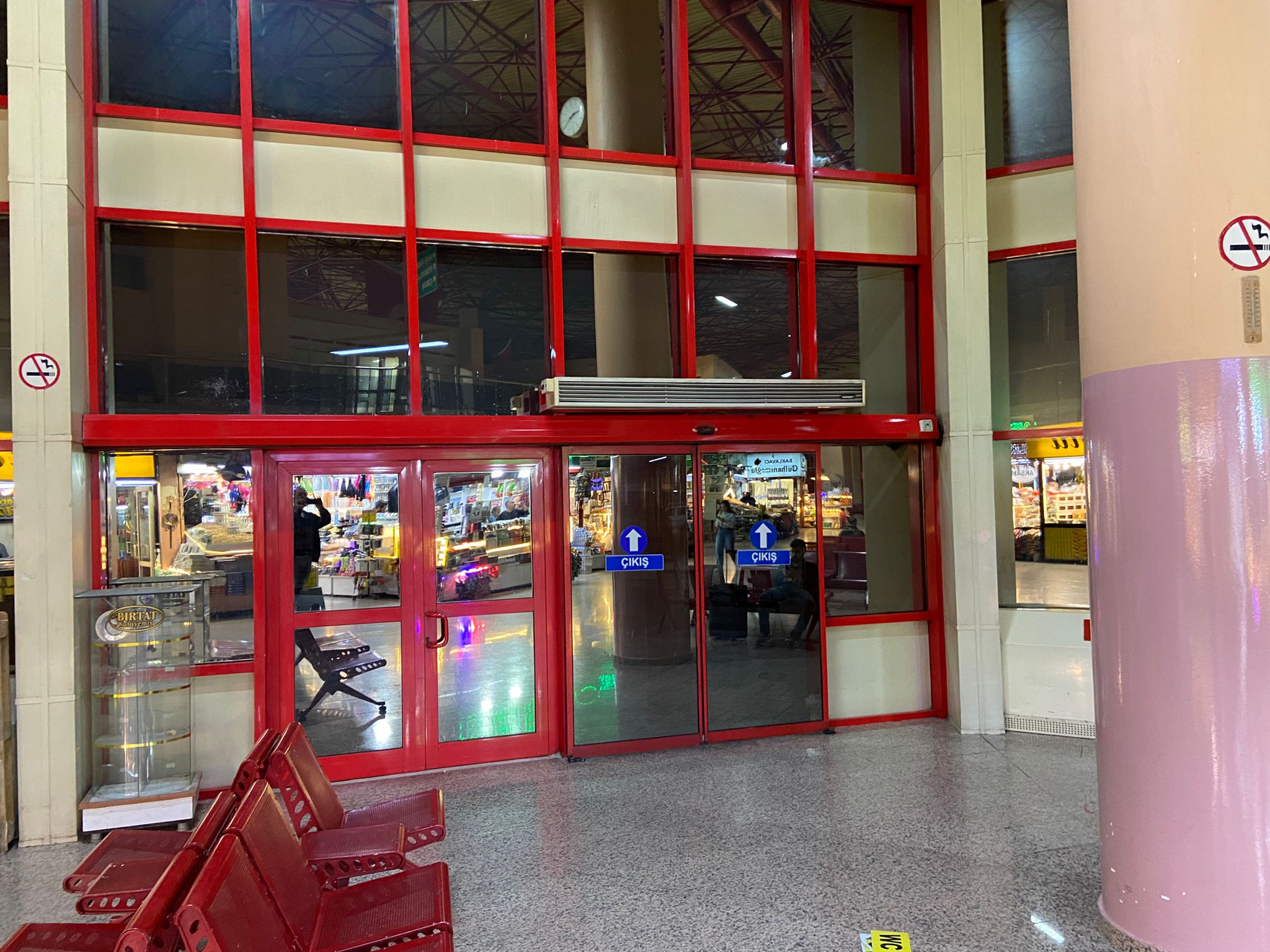 Las puertas automáticas de la estación de autobuses de Gaziantep alcanzan los 25 millones de ciclos