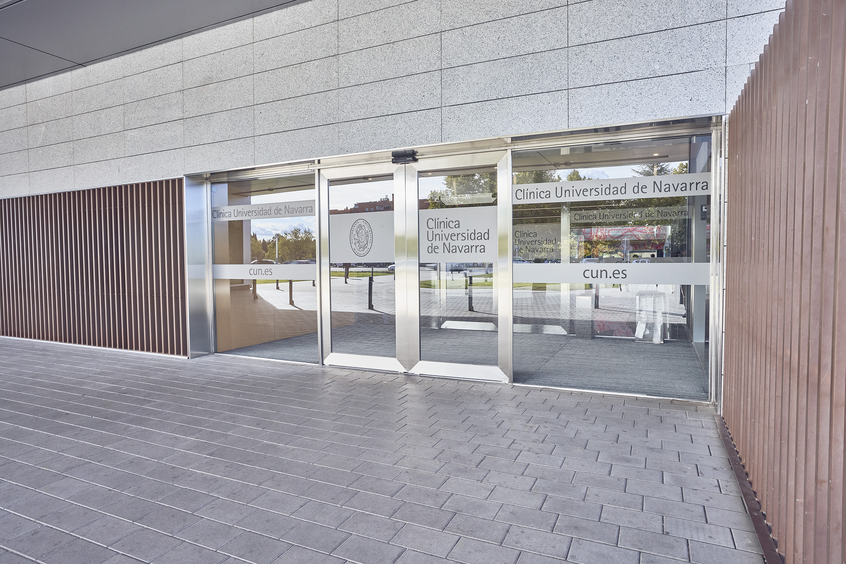 Puertas Manusa en la sede de Madrid de la Clínica Universidad de Navarra