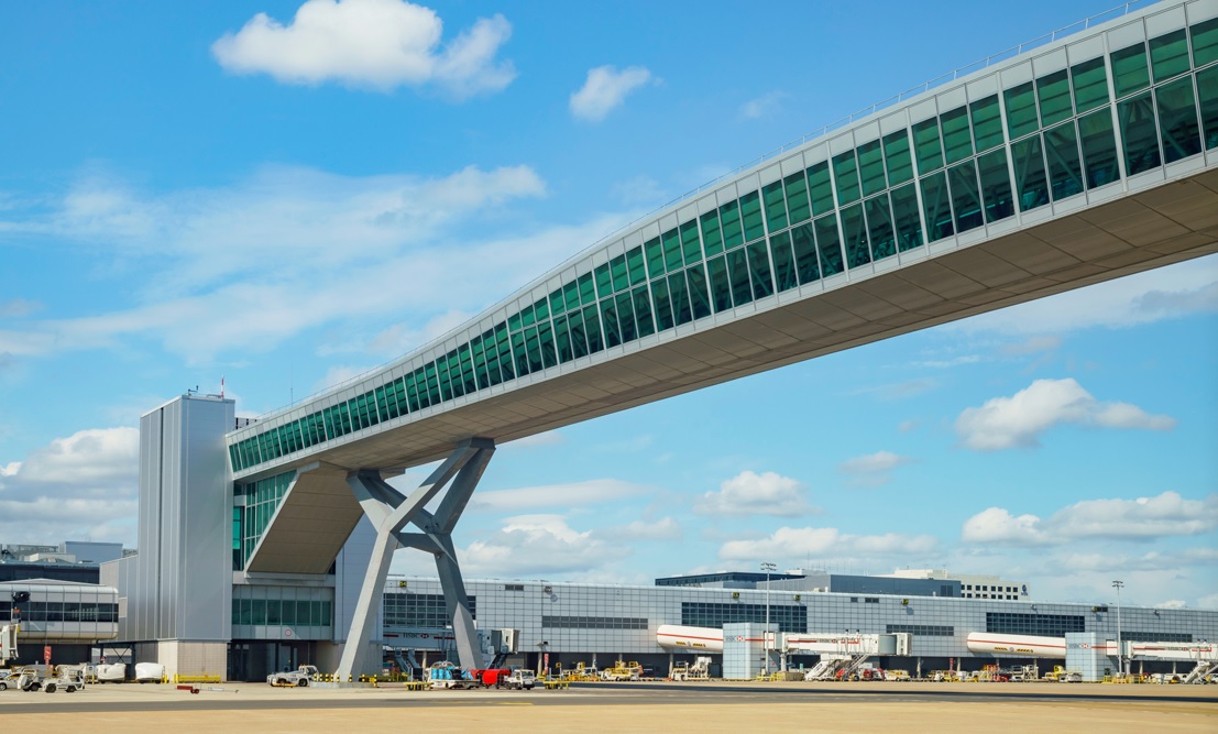 Pasillo antirretorno en el aeropuerto de Gatwick