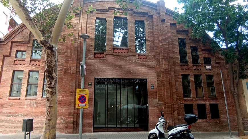 Instalación de puertas automáticas en el tanatorio de Sants - Eixample
