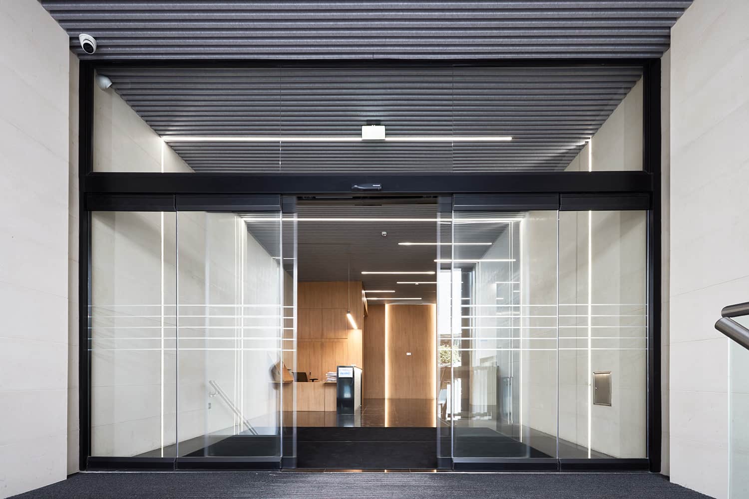 puerta automatica edificio oficinas madrid