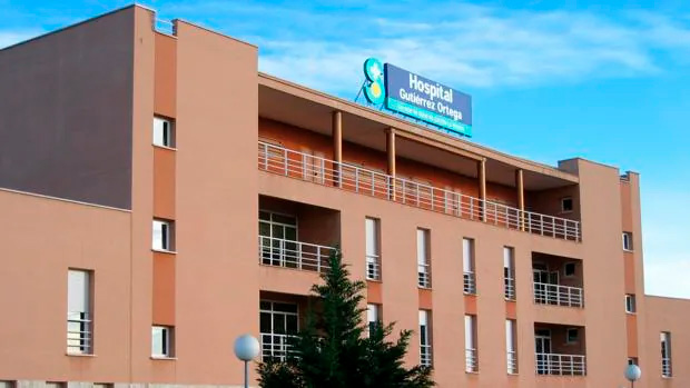 Hospital Valdepeñas instala nuevas puertas para el acceso de consultas externas