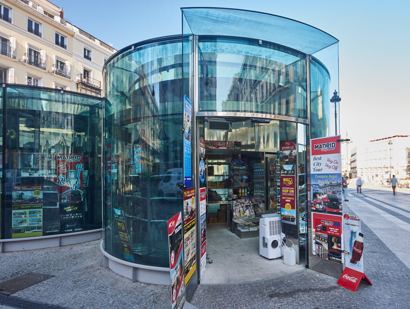 kiosko con puerta automatica en madrid