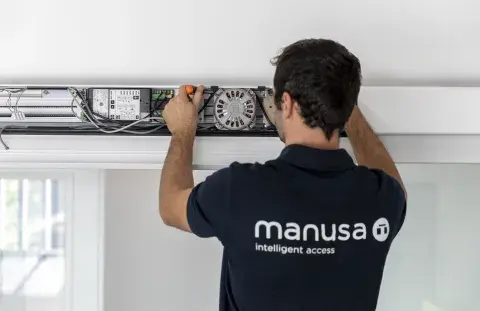 pessoa de manutenção manusa