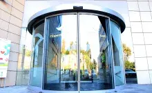 puerta-curva-hospital-espiritu-santo-frontal