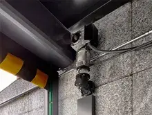 conjunto-motor-puerta-rapida-autorreparable-para-aparcamientos-y-garajes