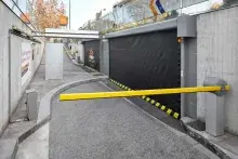 Puerta rápida para parkings vista de  2 puertas cerradas