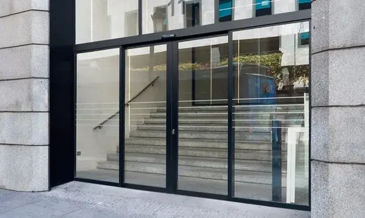 I vantaggi delle porte automatiche: comfort, sicurezza e innovazione