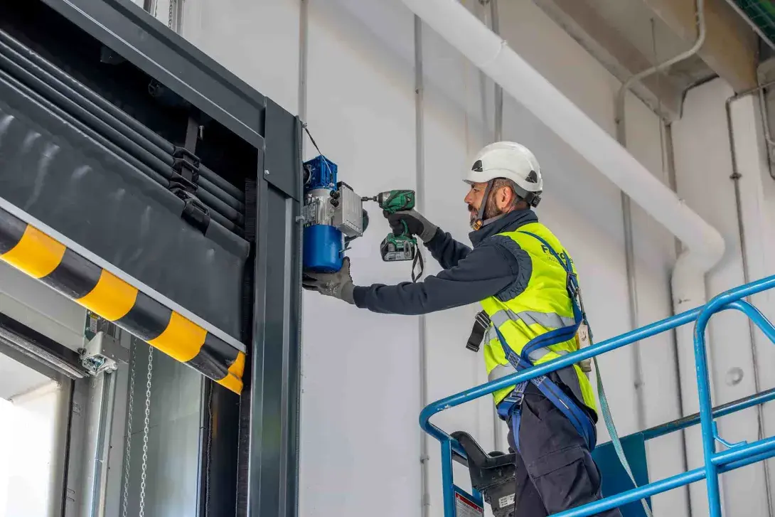 Mantenimiento preventivo para evitar riesgos e imprevistos en puertas industriales