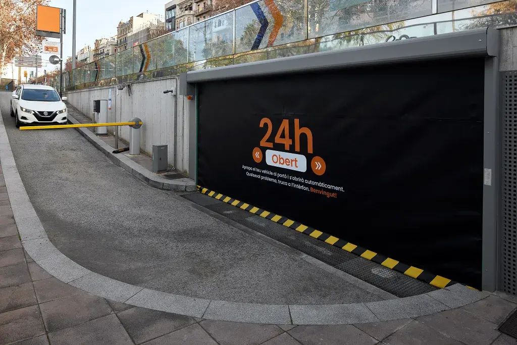 Ventajas de la puerta rápida para aparcamientos en hoteles y hospitales