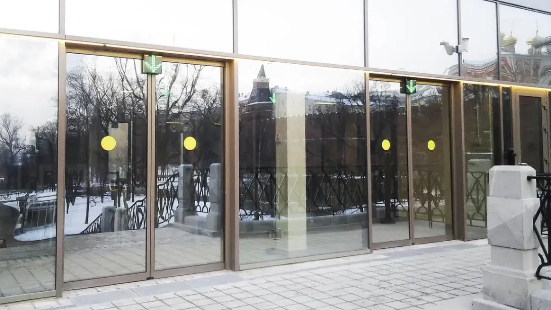Las puertas automáticas ayudan a retener el calor de la calefacción en invierno