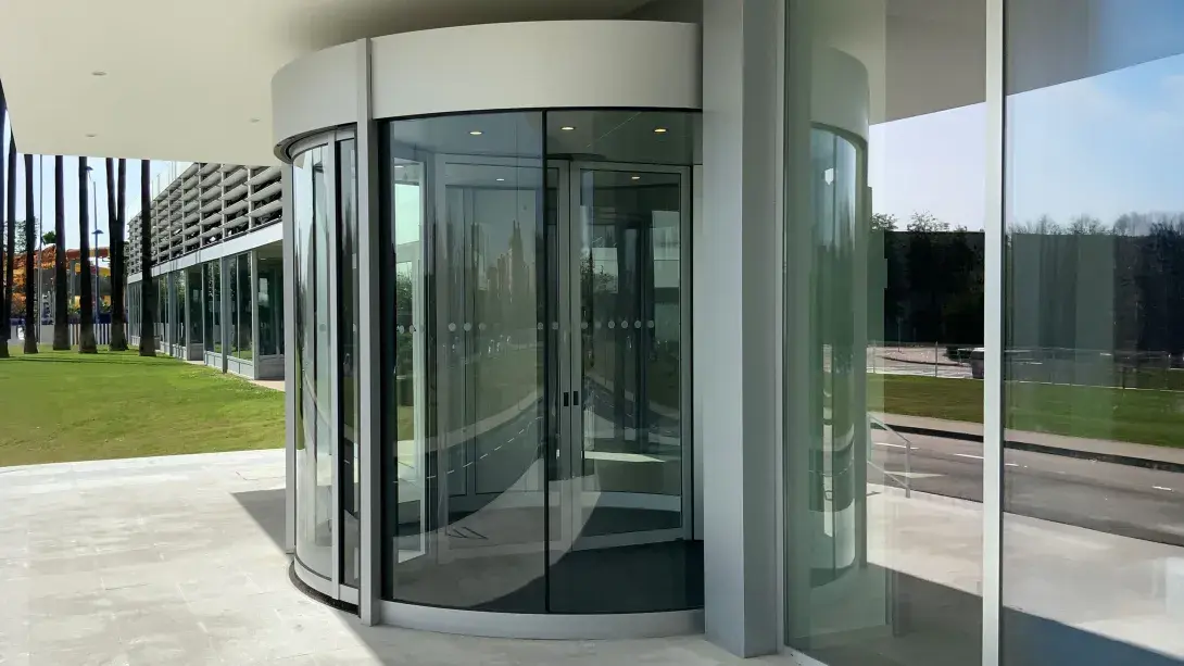 Cómo garantizar un aislamiento acústico con las puertas automáticas Manusa