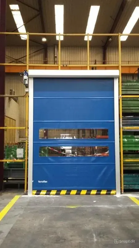 Ventajas y aplicaciones de las puertas rápidas de lona en entornos industriales