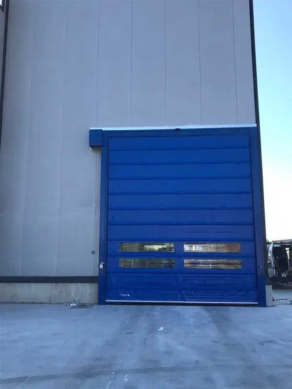 Guía completa de puertas rápidas de lona para naves industriales