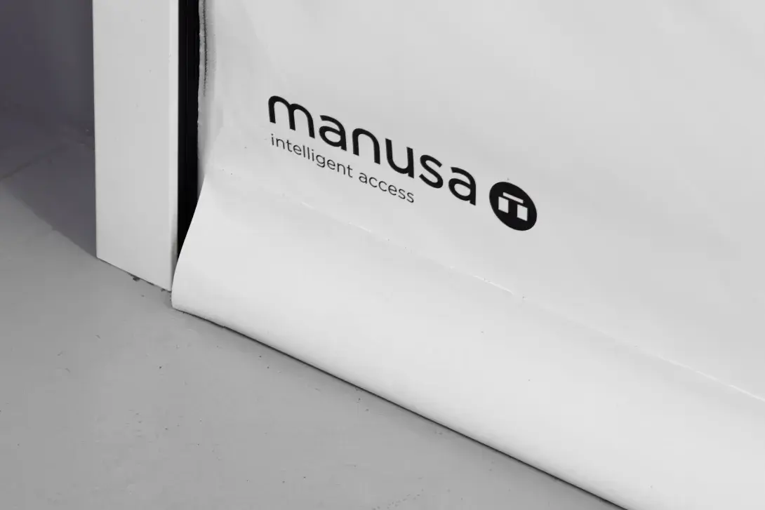 Manusa incorpora la gama de puertas industriales de Ferroflex a su catálogo