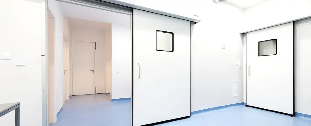 Las puertas automáticas herméticas contribuyen al diseño de entornos seguros en salas de ambiente controlado