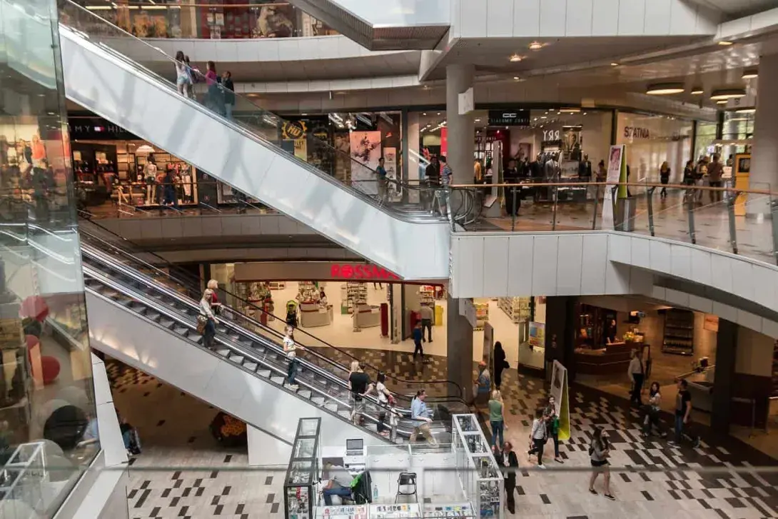 Las puertas automáticas son de gran ayuda para el comercio durante el Black Friday