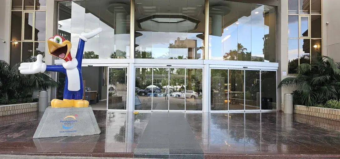 Puertas automáticas para los accesos exteriores del Hotel Ponient Dorada Palace de Salou