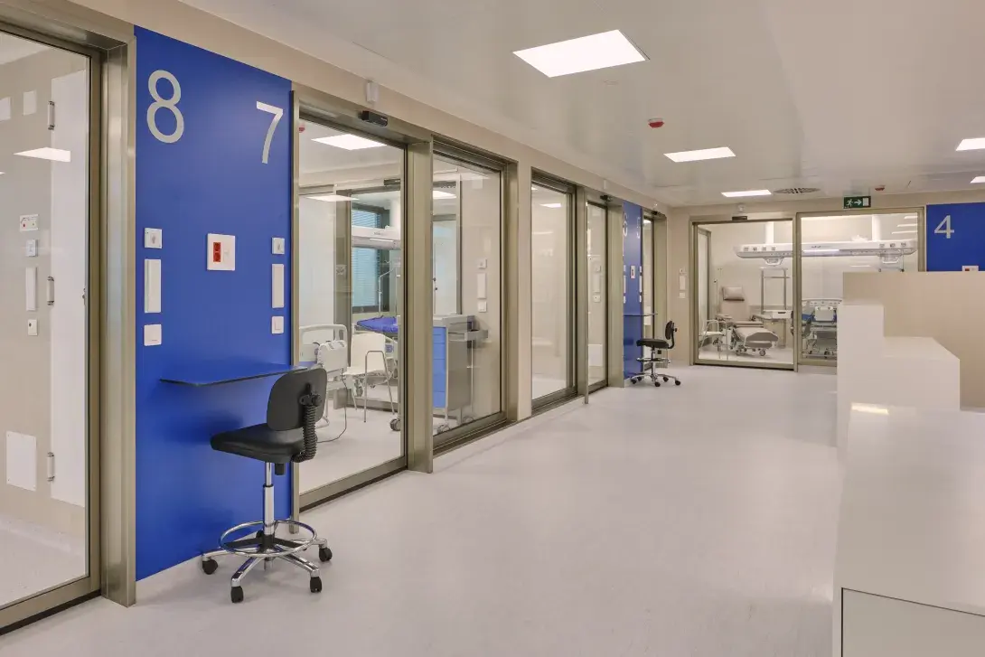 Renovación de la UCI del Complejo Hospitalario Universitario de Santiago