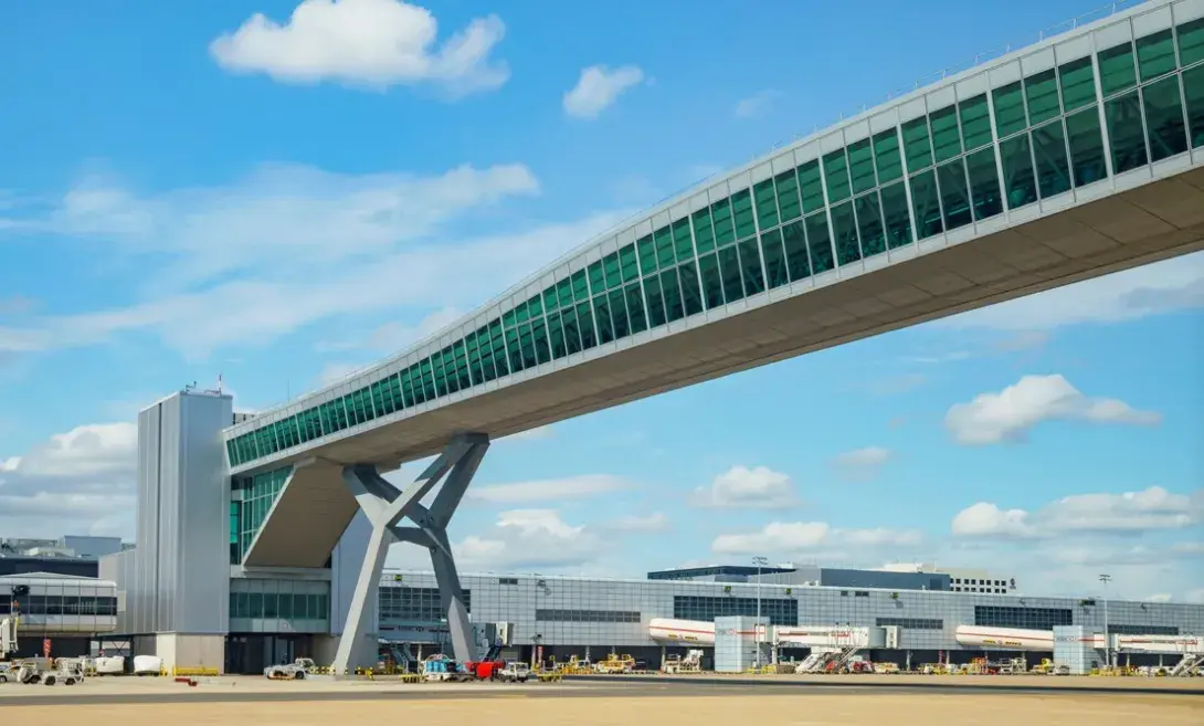 Pasillo antirretorno en el aeropuerto de Gatwick