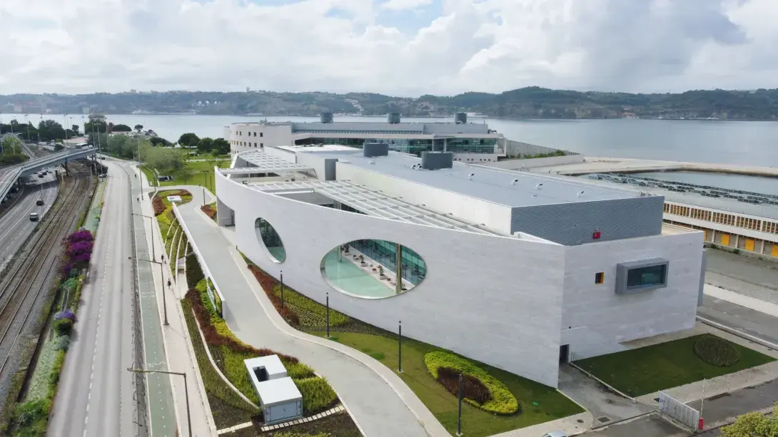 Integración puertas Manusa en Fundación Champalimaud