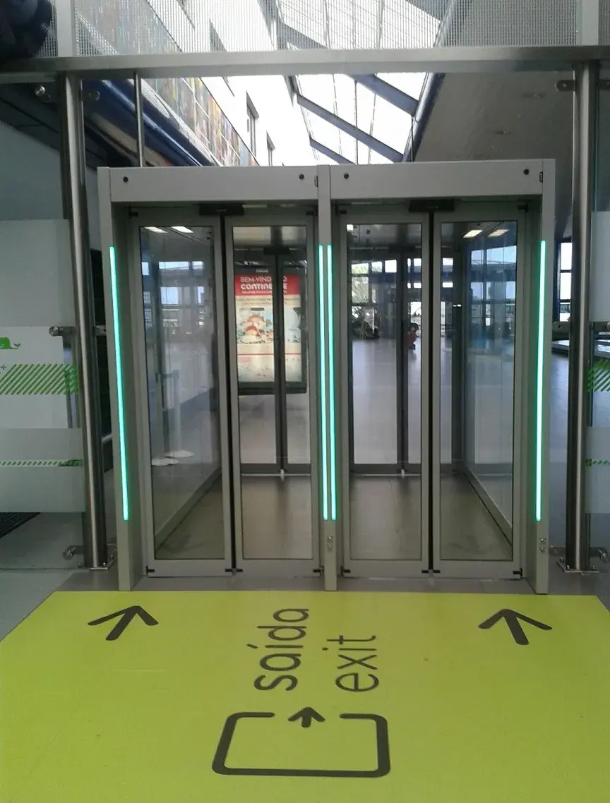 Pasillos antirretorno en los aeropuertos de Madeira y Azores