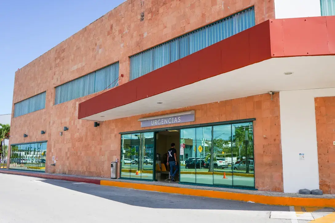 Puertas automáticas en hospitales: seguridad y privacidad en Hospiten Cancún