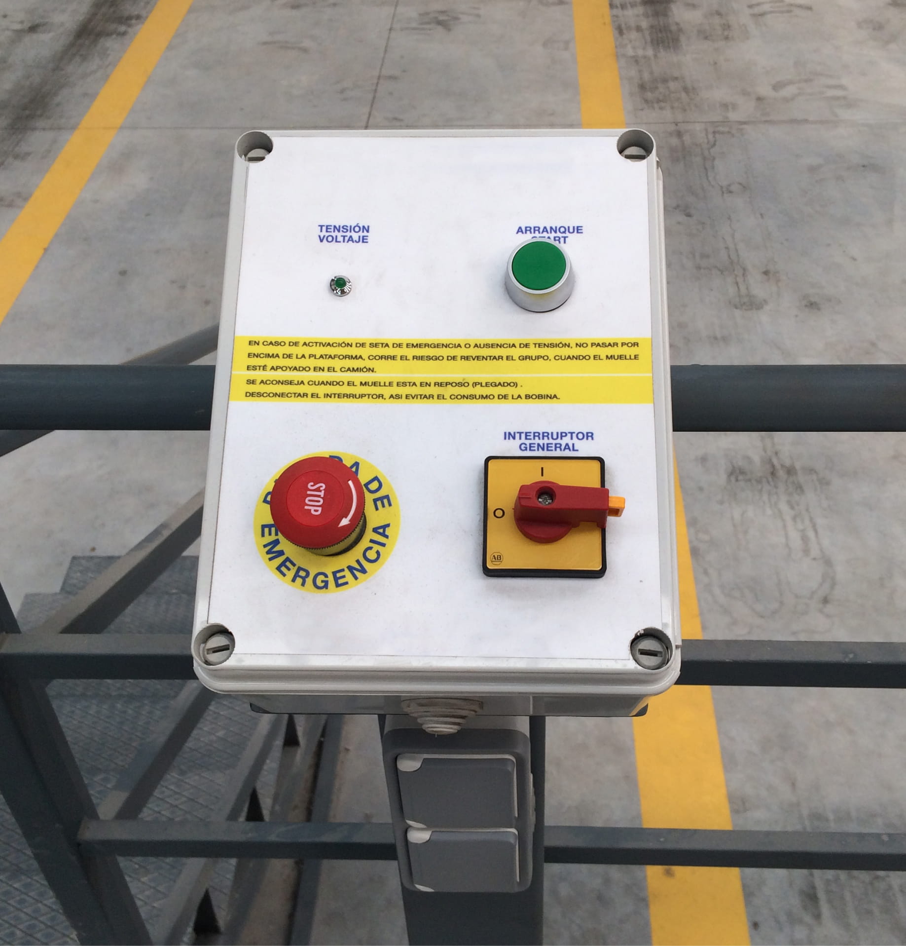 panel de control rampa mesa elevadora