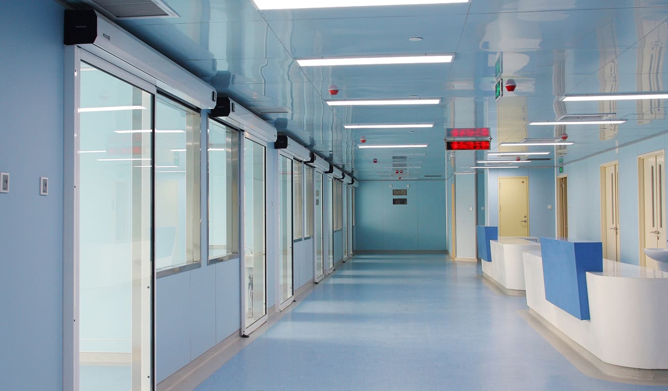 importancia puertas automaticas diseno instalaciones sanitarias