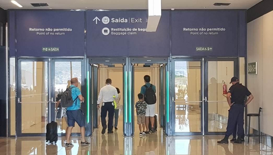 uploads//pasillos-antirretorno-aeropuerto-de-florianopolis-manusa-brasil.jpg