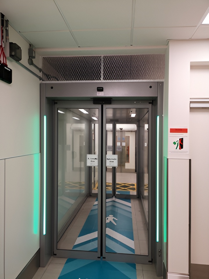 access automatic doors uk airports