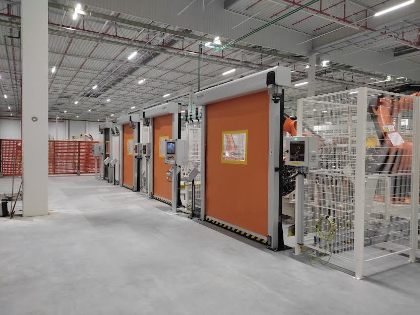 {"es":"Puertas r\u00e1pidas instaladas en l\u00edneas de producci\u00f3n automatizadas","en":"High-speed doors installed in automated production lines","es-latam":"Puertas r\u00e1pidas instaladas en l\u00edneas de producci\u00f3n automatizadas","fr":"Portes rapides install\u00e9es dans des lignes de production automatis\u00e9es","pt-br":"Portas de alta velocidade instaladas em linhas de produ\u00e7\u00e3o automatizadas","pt":"Portas de alta velocidade instaladas em linhas de produ\u00e7\u00e3o automatizadas"}
