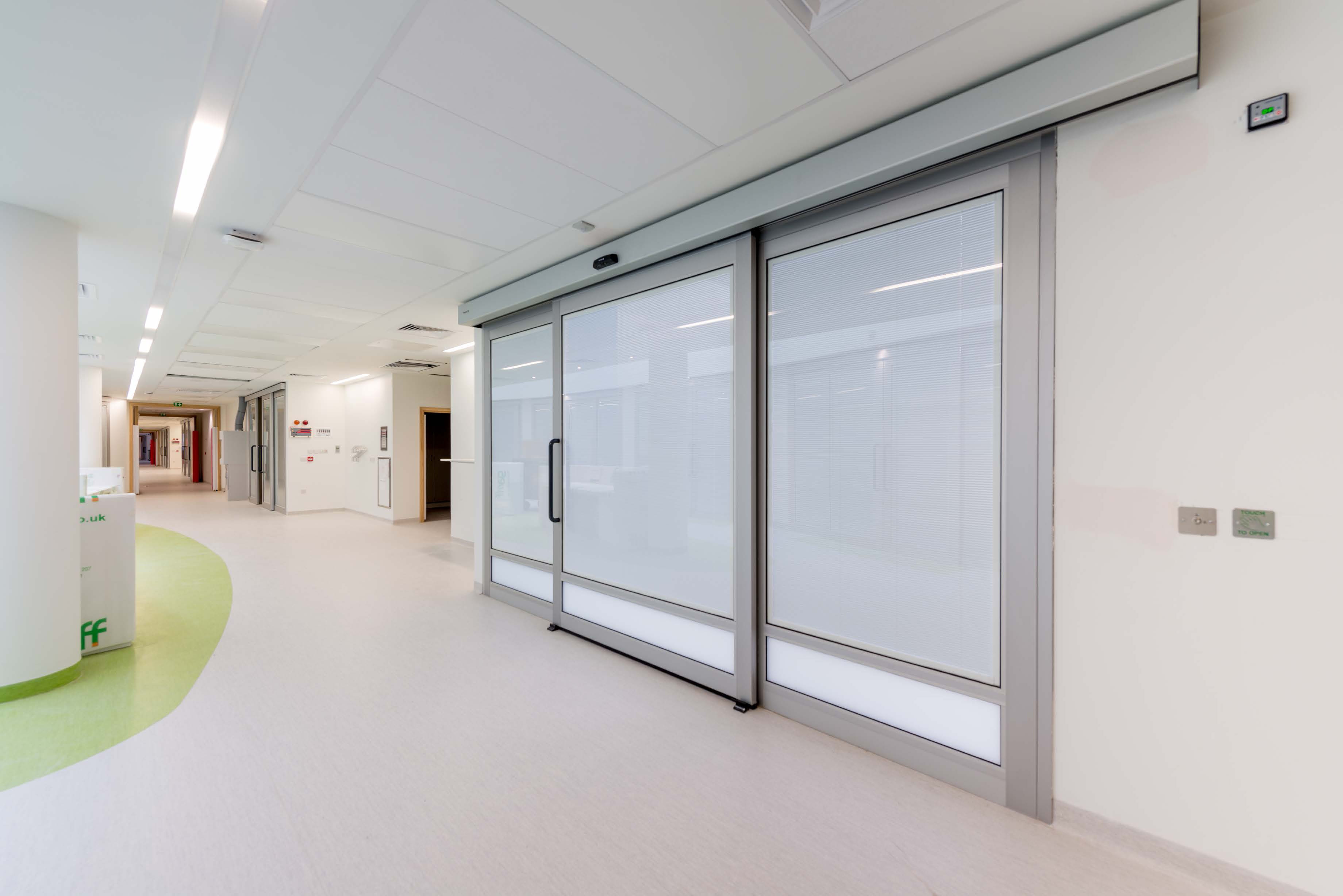 Hermetic sliding doors Alder Hey Children's Hospital | Manusa