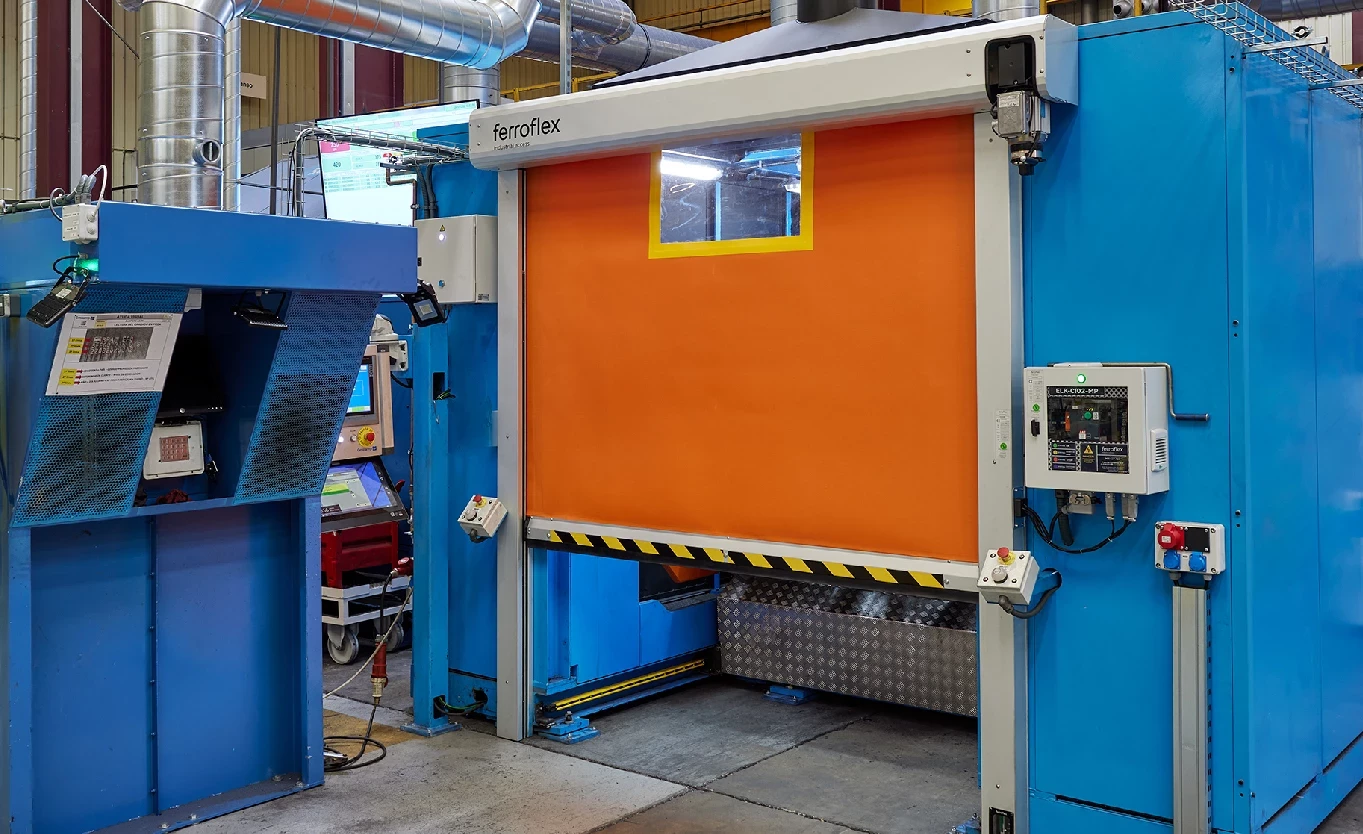 Entornos industriales seguros con puertas rapidas enrollables