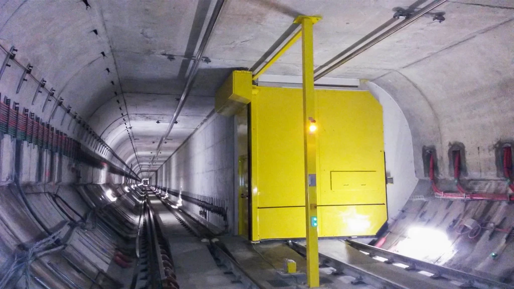 Portas de setorização do túnel L9 em Barcelona